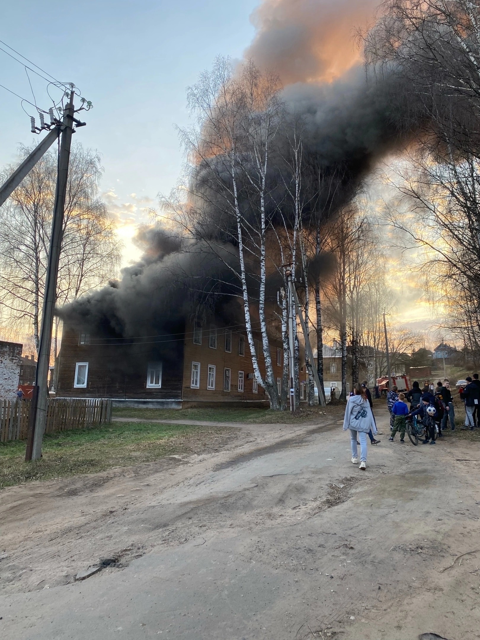 Многоквартирный дом едва не сгорел в Красавино: есть пострадавший